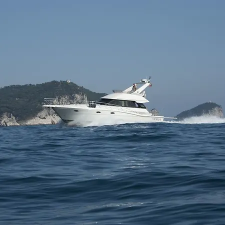 Botel Yacht 14 Mt Boat And Breakfast