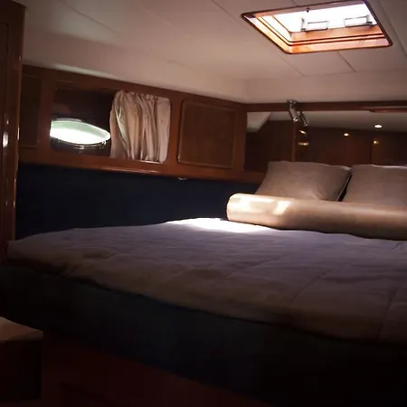 Yacht 14 Mt Boat And Breakfast *