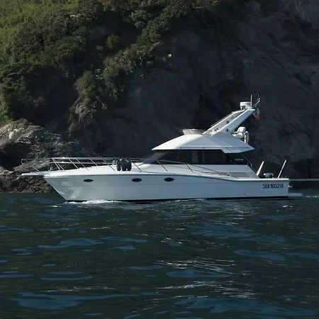 Yacht 14 Mt Boat And Breakfast
