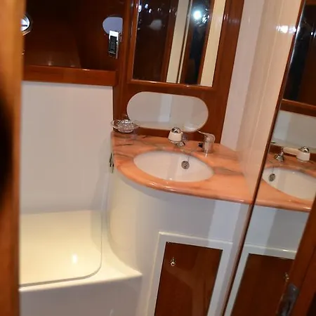 Yacht 14 Mt Boat And Breakfast Botel La Spezia