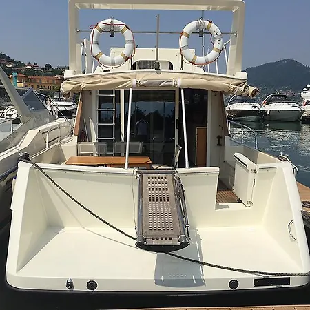 Botel Yacht 14 Mt Boat And Breakfast