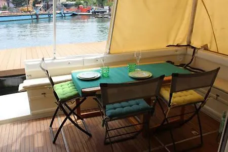 Yacht 14 Mt Boat And Breakfast Botel La Spezia