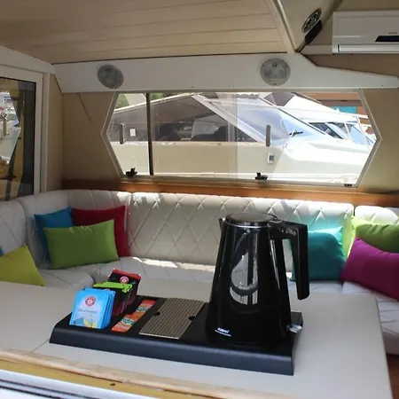Yacht 14 Mt Boat And Breakfast Botel La Spezia