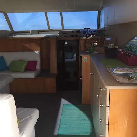 Botel Yacht 14 Mt Boat And Breakfast